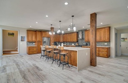 Disston Heights Apartment | 3 Bedroom 803873 by Houzlet