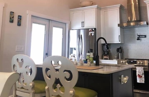 Disston Heights Apartment | 3 Bedroom 817096 by Houzlet