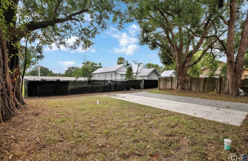Ybor City Apartment | 3-bedroom apartment in beautiful Tampa with cool AC