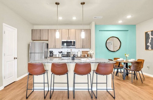 Northside Apartment | 3-Bedroom Family Suite with Pool, Arcade Games, Gym, Free Parking, Baby Gear