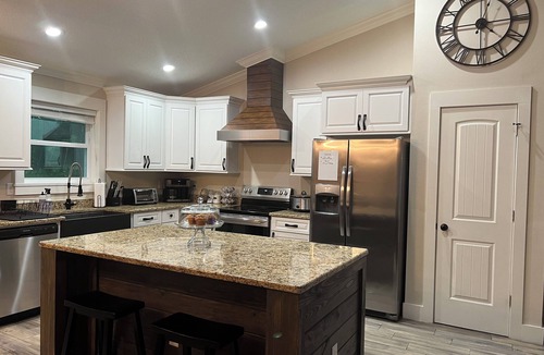 Fellowship Other | 3-bedroom farmhouse with 4 stalls! Minutes from WEC