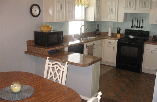 South Bradenton House | 3 bedroom home with sunroom near Florida beaches