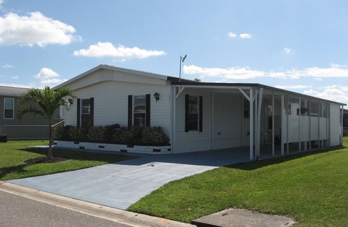 South Bradenton House | 3 bedroom home with sunroom near Florida beaches