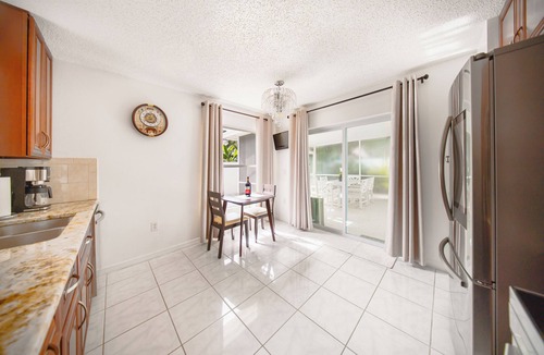 Park East House | 3-bedroom house in lovely Sarasota with heated pool