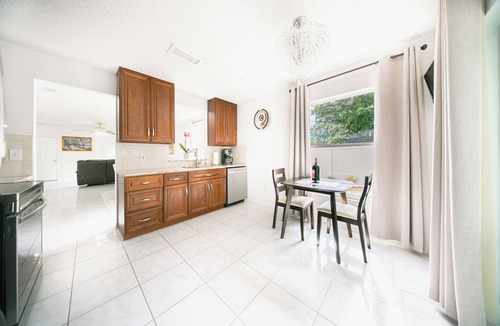 Park East House | 3-bedroom house in lovely Sarasota with heated pool
