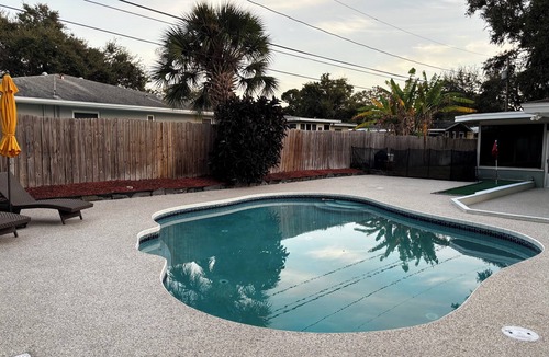 Largo House | 3-bedroom pool house with screened in lanai in serene Largo with coastal breeze