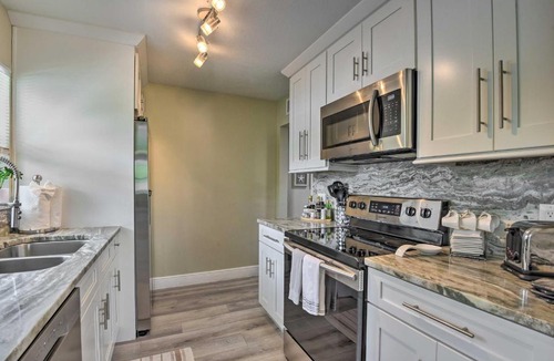 Indian Beach Sapphire Shores Apartment | 3 Blocks to the Coast! Cozy Sarasota Retreat