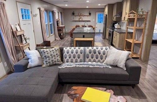 Alachua House | 3 BR Cozy Pine Tree Sanctuary in Downtown Alachua