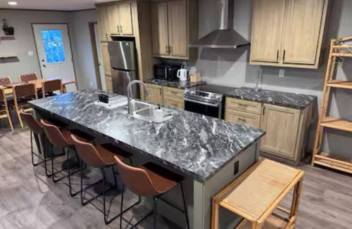 Alachua House | 3 BR Cozy Pine Tree Sanctuary in Downtown Alachua