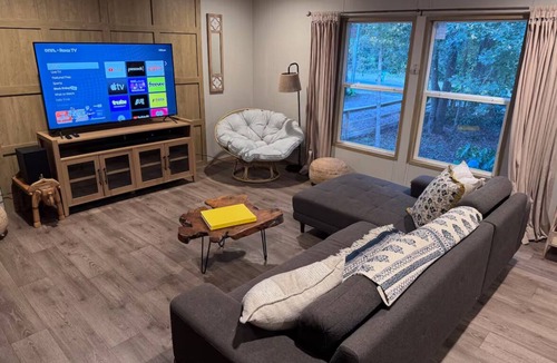 Alachua House | 3 BR Cozy Pine Tree Sanctuary in Downtown Alachua