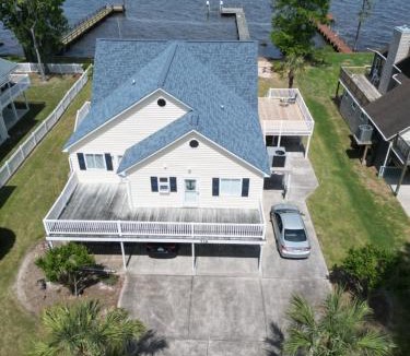 Chocowinity House | 3 BR Riverfront House with Private Boat Dock