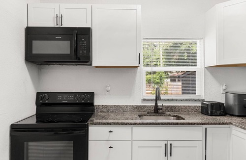 Ybor City House | 3 Miles From Downtown Tampa