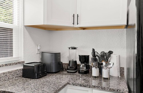 Ybor City House | 3 Miles From Downtown Tampa