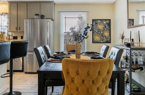 South View House | 3 Miles from Hope Mills Lake! 2 acre home with 5 SmartTvs + Self Check