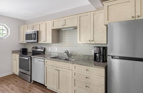 Sea Scape Hotel | 3 Spacious 1BR Suites: Full Kitchen & Laundry near 100-Acre Maritime Forest