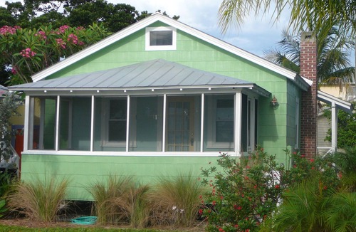 Bradenton Beach Cottage | 3 Waterfront Cottages- 4 units - Rent 1 or all 4 - Dock - 1 Block to Beach