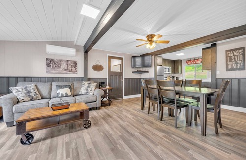 Centre Hastings Cottage | 3 Waterfront Cottages with Large Dock - Sleeps 16