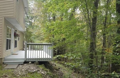 East Stroudsburg House | 30+ Day Stay-Creekside Home Available for Temporary & Corporate Housing-Pets