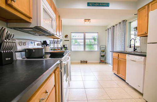 Gulf Gate Estates House | 3bd 3b Siesta Key with New Heated Pool and a Game Room 2.5 Miles to the Beach!