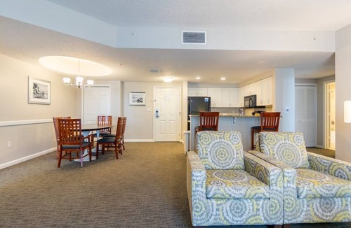 Daytona Beach Resort | 3BD/Daytona - Beach, Pools, Lazy River, Bar, Slides