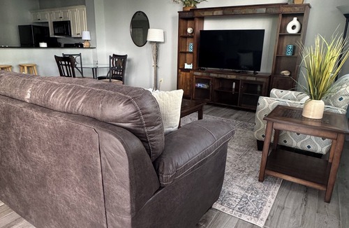 Trailer Estates Apartment | 3bdrm, AMI, Tennis, Pool next to IMG Academy