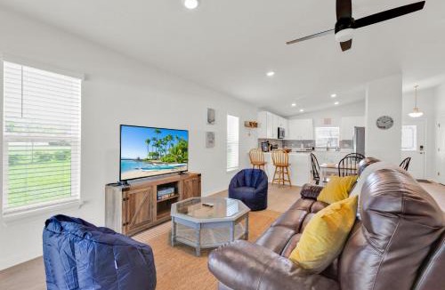 Auburndale House | 3BR House with Backyard & access to Auburndale Trail