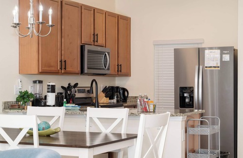 Bellavida House | 3BR Pool Townhome Near Disney