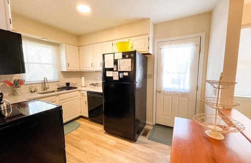 West Cape May House | 4 Bedroom House with Screened Porch, Sleeps 10