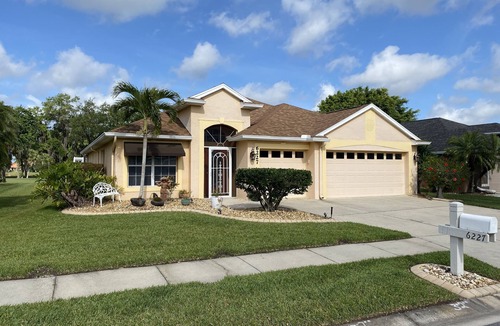 Imperial Lakewood's House | 4 Bedroom house with a heated pool on a public golf course
