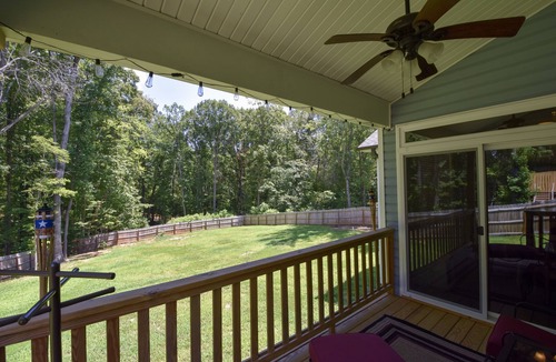 Terrell House | 4 BR, 3 BATH HOME on LKN! DOG FRIENDLY CLOSE TO EVERYTHING BUT AWAY FROM IT ALL!
