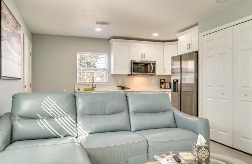 Carver City - Lincoln Gardens Apartment | 4 Mi to Downtown Tampa! Urban Couples Retreat