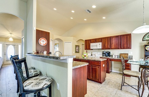Spring Hill House | 4 Mi to Weeki Wachee Springs! Fun-Filled Home