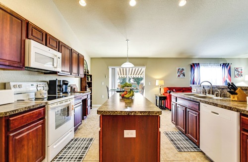 Spring Hill House | 4 Mi to Weeki Wachee Springs! Fun-Filled Home