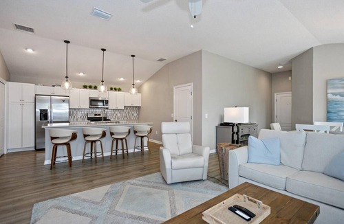Okahumpka House | 4-Pass Golf Cart Corner Villa Near Sawgrass Grove Office Large Garden