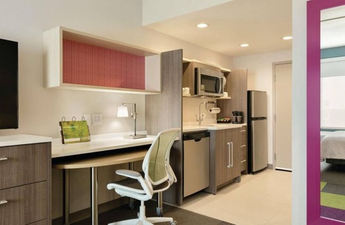 Williamsville Hotel | 4 Pet-friendly Accommodations! Onsite Pool, Kitchen, Free Breakfast, Parking!