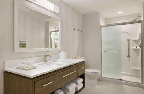 Williamsville Hotel | 4 Pet-friendly Accommodations! Onsite Pool, Kitchen, Free Breakfast, Parking!