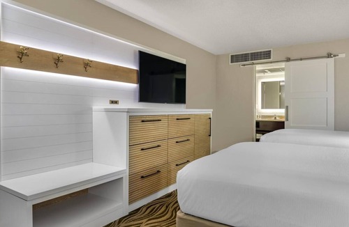Lake Buena Vista Hotel | 4 Relaxing Units! Onsite Swimming Pools, Close to Universal Studio