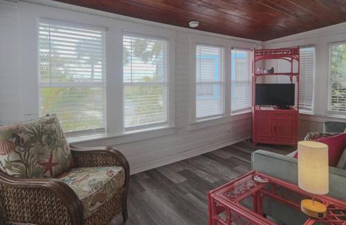 Treasure Island House | 4 - Seahorse Cottages - Hibiscus