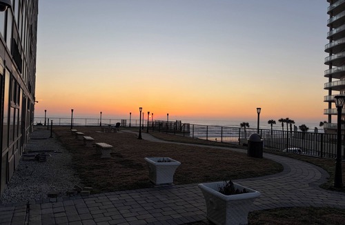 Daytona Beach Condo | 4 studios 4 bathrooms - Family & Friends Beach Retreat - Sleeps up to 20