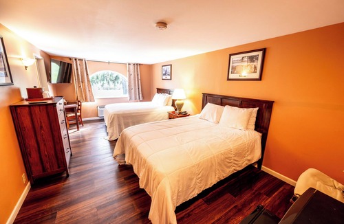 Shawnee On Delaware Hotel | 4 Units | Relaxing Mountain Retreat | Enjoy Scenic Views from a Charming Haven
