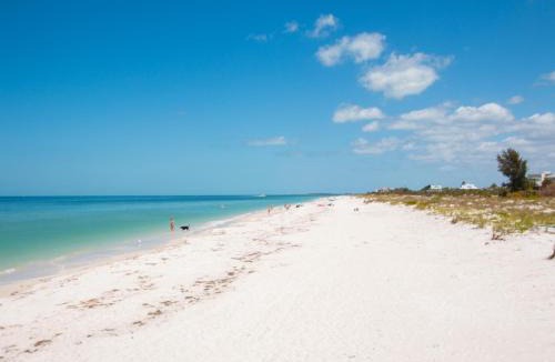 Clearwater Beach Apartment | 440 West 607N 6th Floor 440 West Condo with Stunning Water View. 23148