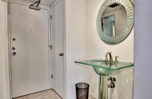 Clearwater Beach Apartment | 440 West Condos 1508S Walk to the Beach 555