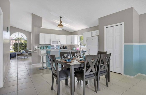 Windward Cay Cottage | 4716-4-ww-blend of Relaxation and Convenience