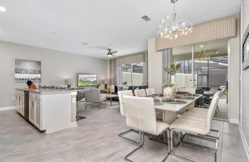 Groveland House | 4817CO Townhouse 4 Beds & 3 Baths with Private Pool