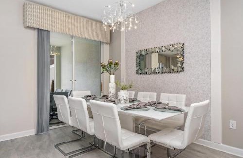 Groveland House | 4817CO Townhouse 4 Beds & 3 Baths with Private Pool