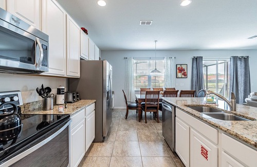 Bellavida Villa | 4BR Bella Vida Lakeview Pool Townhome