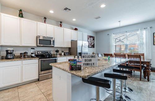 Bellavida Villa | 4BR Bella Vida Lakeview Pool Townhome