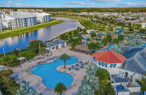 Kissimmee Condo | 4BR/Close to Disney/Free BBQ&Storey Lake WaterPark