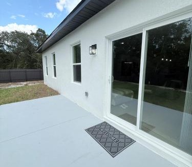 Ocala House | 4BR Corporate Ready Home Fast Wi-Fi and Workspace