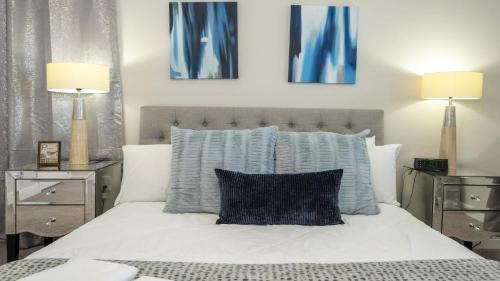 Haines City House | 4BR Lakefront Villa with Pool Balmoral Resort